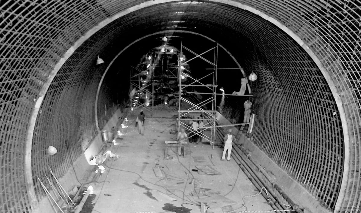Un tunnel, les chroniqueurs de Saint-Lambert et quelques moqueries raffinées Post feature image