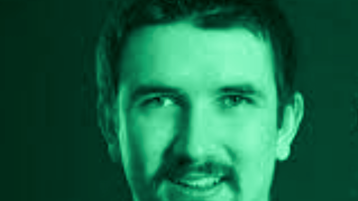 Louis Gauvin, qui mettrait le feu à un drapeau LGBTQ Post feature image