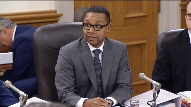 Lionel Carmant, qui a peut-être un problème d'odorat Image principale