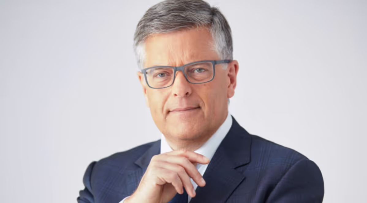 Paul Larocque, qui élude une syllabe