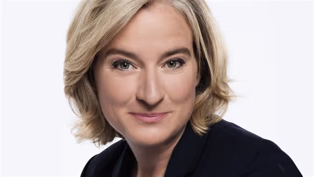 Emmanuelle Latraverse, qui grimpe dans les rideaux