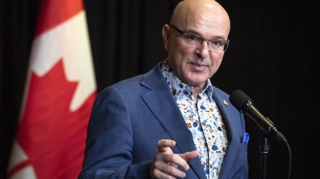 Randy Boissonnault, à propos des effets d'étudier en anglais Post feature image