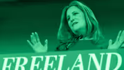 Chrystia Freeland, qui rend plus ou moins hommage à Mark Carney