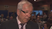 Louis Plamondon, qui a de la misère avec son téléphone