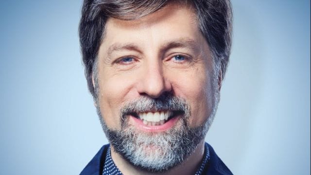 Luc Ferrandez, qui fait une estimation de la population du Québec Post image