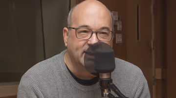 Michel C. Auger, qui oublie le nom de son émission Image principale