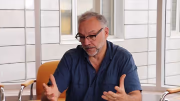 Joseph Facal, qui trouve trop facile de rire des puissants Image principale