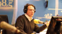 Bernard Drainville, pas les deux mains sur le volant